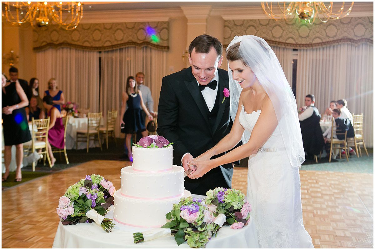 wedding cake by sweet jazmine's