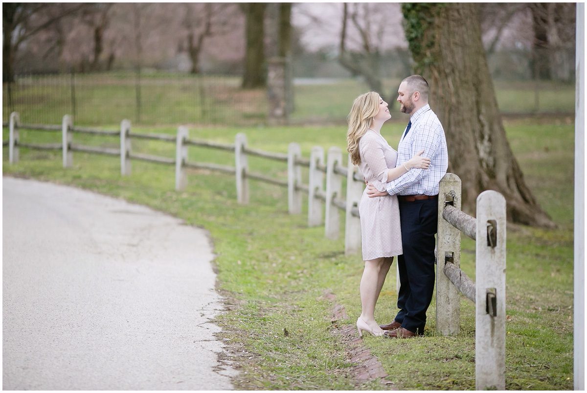 fairmount-park-engagement-portraits-26