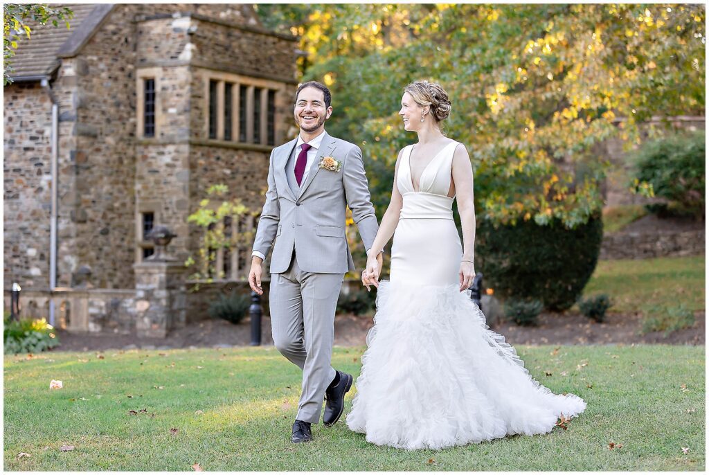 bride and groom walking stone stairs Parque